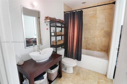 Condo in Miami, Florida, 1 bedroom  № 2062761 - photo 22