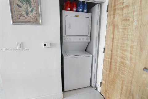 Condo in Miami, Florida, 1 bedroom  № 2062761 - photo 24