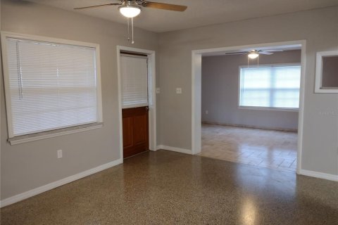 House in Lake Wales, Florida 2 bedrooms, 105.17 sq.m. № 1915469 - photo 5