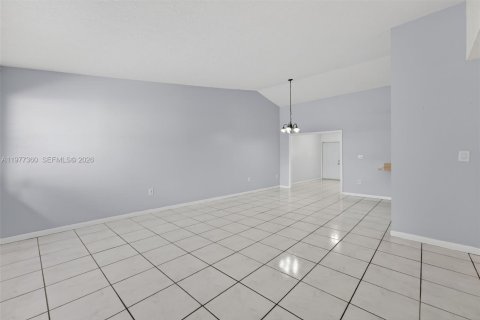 Copropriété à louer à Miami, Floride: 2 chambres, 104.98 m2 № 2041682 - photo 6