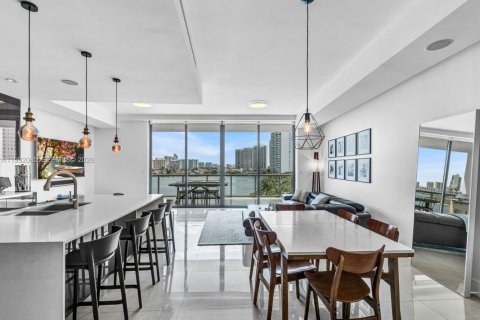 Condo in Aventura, Florida, 3 bedrooms  № 2055402