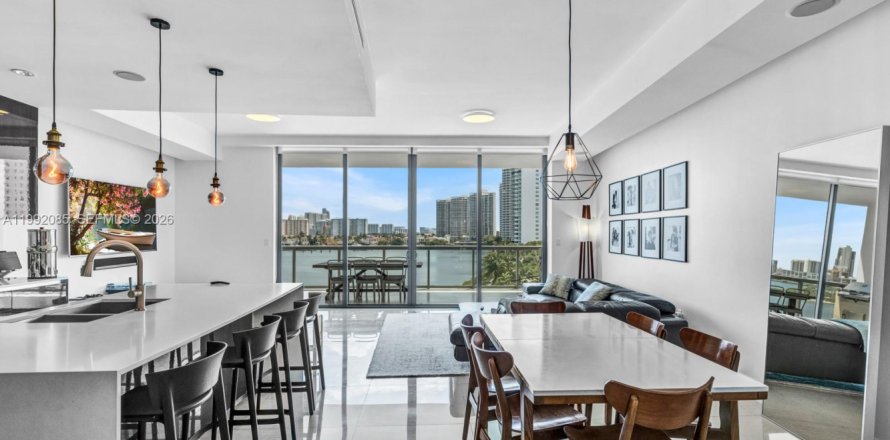 Condo in Aventura, Florida, 3 bedrooms  № 2055402