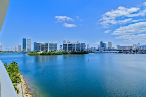 Condo in Aventura, Florida, 3 bedrooms  № 2055402 - photo 25