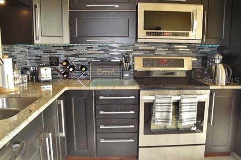 Condo in Saint Petersburg, Florida, 2 bedrooms  № 878953 - photo 4