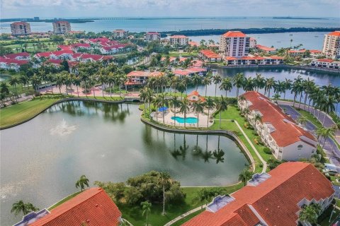 Condo in Saint Petersburg, Florida, 2 bedrooms  № 878953 - photo 22