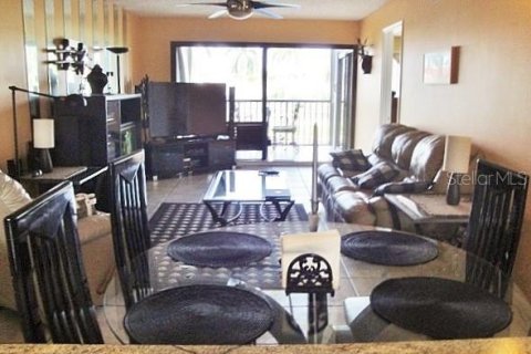 Condo in Saint Petersburg, Florida, 2 bedrooms  № 878953 - photo 11