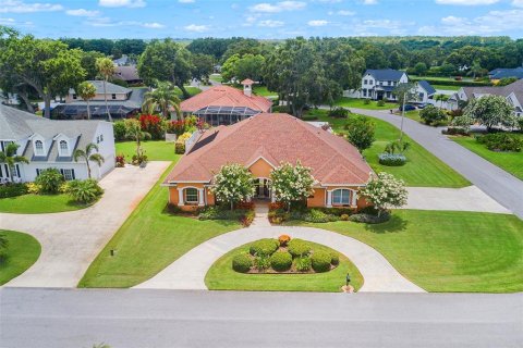 House in Winter Haven, Florida 5 bedrooms, 354.14 sq.m. № 2229728