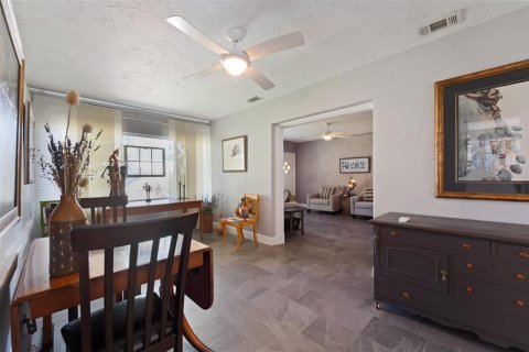 Casa en venta en Gulfport, Florida, 3 dormitorios, 168.52 m2 № 1856481 - foto 10