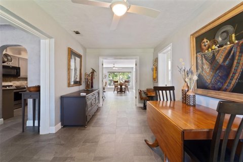 Casa en venta en Gulfport, Florida, 3 dormitorios, 168.52 m2 № 1856481 - foto 9