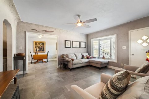 Casa en venta en Gulfport, Florida, 3 dormitorios, 168.52 m2 № 1856481 - foto 2