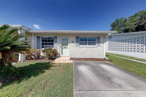 House in Pinellas Park, Florida 2 bedrooms, 71.53 sq.m. № 2222314