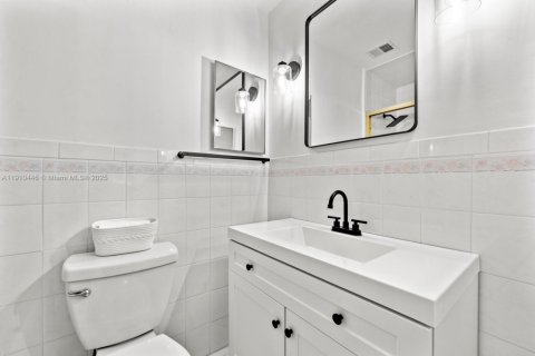 Casa en alquiler en Pinecrest, Florida, 5 dormitorios, 266.54 m2 № 1969362 - foto 28