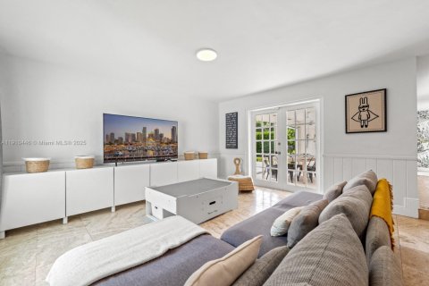 Casa en alquiler en Pinecrest, Florida, 5 dormitorios, 266.54 m2 № 1969362 - foto 24