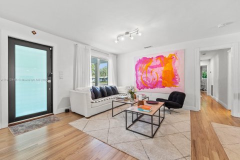 Casa en alquiler en Pinecrest, Florida, 5 dormitorios, 266.54 m2 № 1969362 - foto 4