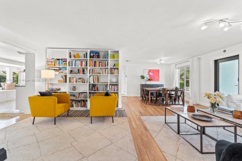 Casa en alquiler en Pinecrest, Florida, 5 dormitorios, 266.54 m2 № 1969362 - foto 5