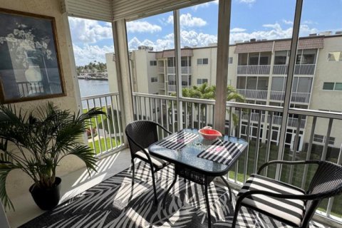 Condo in Boynton Beach, Florida, 2 bedrooms  № 2249433 - photo 18