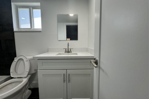 Apartamento en alquiler en Dania Beach, Florida, 1 dormitorio, 78.97 m2 № 1127972 - foto 1