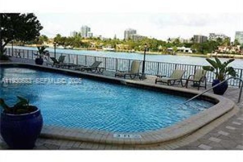 Copropriété à louer à Bay Harbor Islands, Floride: 2 chambres, 120.77 m2 № 1989452 - photo 23