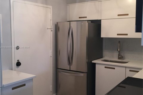 Copropriété à louer à Bay Harbor Islands, Floride: 2 chambres, 120.77 m2 № 1989452 - photo 21