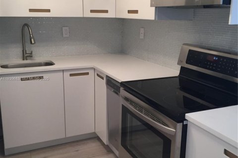 Copropriété à louer à Bay Harbor Islands, Floride: 2 chambres, 120.77 m2 № 1989452 - photo 20