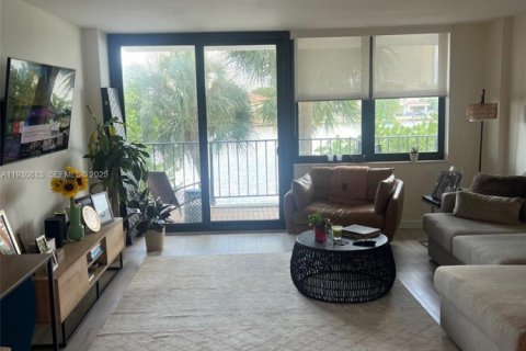 Copropriété à louer à Bay Harbor Islands, Floride: 2 chambres, 120.77 m2 № 1989452 - photo 4