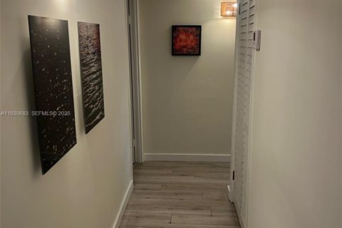 Copropriété à louer à Bay Harbor Islands, Floride: 2 chambres, 120.77 m2 № 1989452 - photo 9