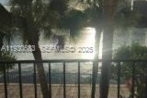 Copropriété à louer à Bay Harbor Islands, Floride: 2 chambres, 120.77 m2 № 1989452 - photo 12