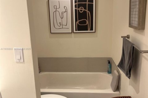 Copropriété à louer à Bay Harbor Islands, Floride: 2 chambres, 120.77 m2 № 1989452 - photo 7