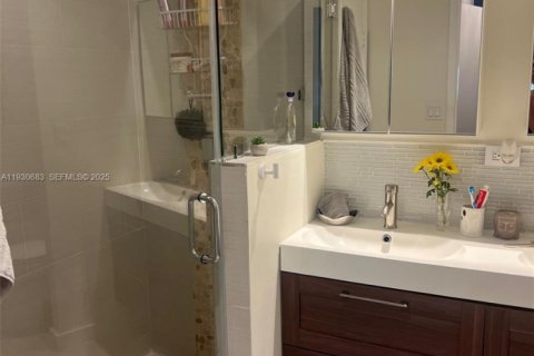 Copropriété à louer à Bay Harbor Islands, Floride: 2 chambres, 120.77 m2 № 1989452 - photo 8