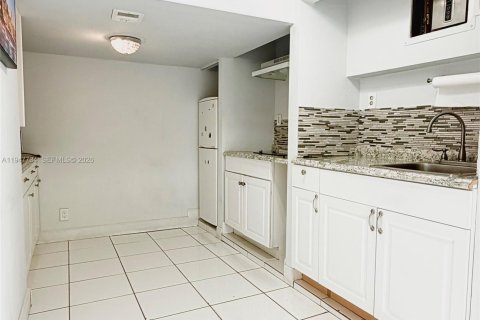 Снять в аренду коммерческую недвижимость в Хайалиа, Флорида 1 спальня, 248.05м2, № 2003868 - фото 7