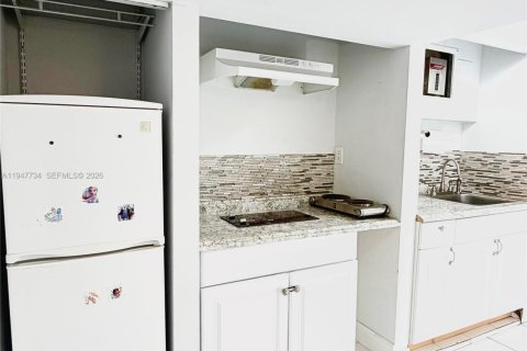 Снять в аренду коммерческую недвижимость в Хайалиа, Флорида 1 спальня, 248.05м2, № 2003868 - фото 9