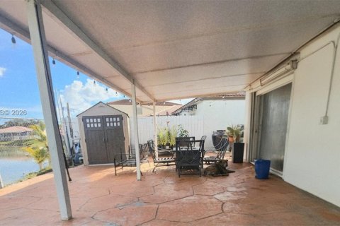 House in Miami, Florida 3 bedrooms, 108.79 sq.m. № 1974490 - photo 22