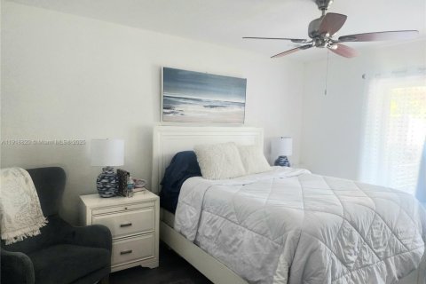 House in Miami, Florida 3 bedrooms, 108.79 sq.m. № 1974490 - photo 9