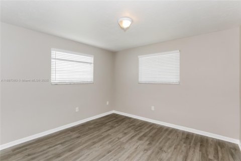 Casa en alquiler en Miami, Florida, 3 dormitorios, 127.46 m2 № 1948763 - foto 11