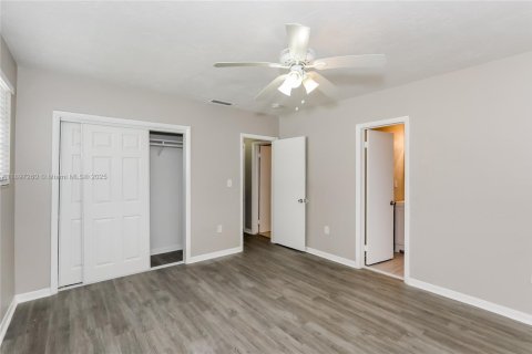 Casa en alquiler en Miami, Florida, 3 dormitorios, 127.46 m2 № 1948763 - foto 9