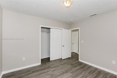 Casa en alquiler en Miami, Florida, 3 dormitorios, 127.46 m2 № 1948763 - foto 12