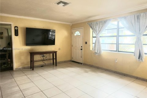 Купить виллу или дом в Холливуд, Флорида 3 спальни, 132.48м2, № 1990125 - фото 2