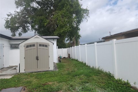 Купить виллу или дом в Холливуд, Флорида 3 спальни, 132.48м2, № 1990125 - фото 11