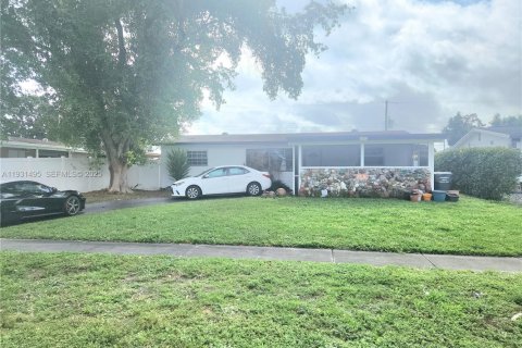 Купить виллу или дом в Холливуд, Флорида 3 спальни, 132.48м2, № 1990125 - фото 1