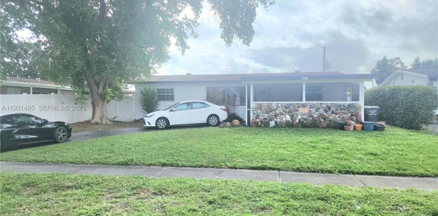 Дом в Холливуд, Флорида 3 спальни, 132.48м2 № 1990125