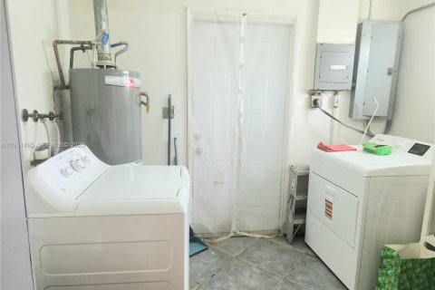 Купить виллу или дом в Холливуд, Флорида 3 спальни, 132.48м2, № 1990125 - фото 16