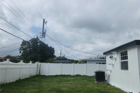 Купить виллу или дом в Холливуд, Флорида 3 спальни, 132.48м2, № 1990125 - фото 10