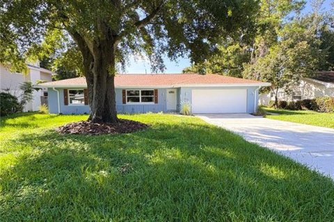 House in Winter Haven, Florida 3 bedrooms, 172.61 sq.m. № 1885533 - photo 1