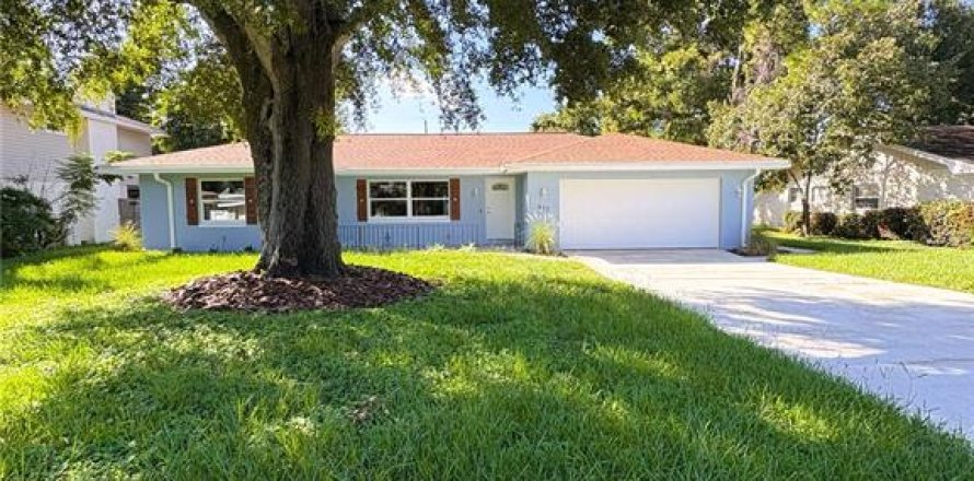 House in Winter Haven, Florida 3 bedrooms, 172.61 sq.m. № 1885533