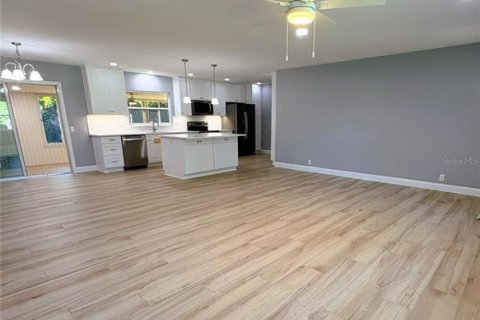 House in Winter Haven, Florida 3 bedrooms, 172.61 sq.m. № 1885533 - photo 7