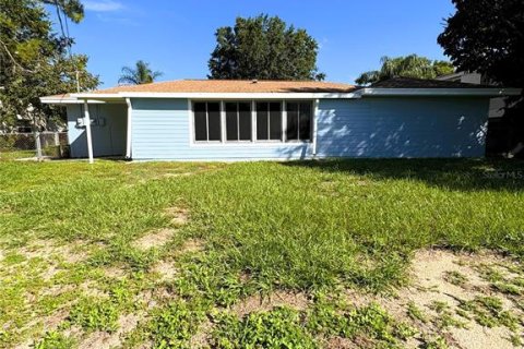House in Winter Haven, Florida 3 bedrooms, 172.61 sq.m. № 1885533 - photo 24
