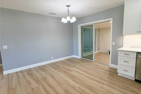 House in Winter Haven, Florida 3 bedrooms, 172.61 sq.m. № 1885533 - photo 13