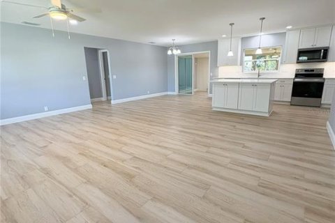 House in Winter Haven, Florida 3 bedrooms, 172.61 sq.m. № 1885533 - photo 6