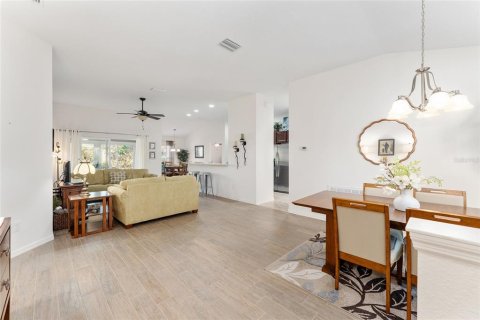 Villa ou maison à vendre à Oxford, Floride: 3 chambres, 172.43 m2 № 1556412 - photo 5