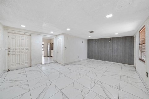 Купить виллу или дом в Хайалиа, Флорида 2 спальни, 120.77м2, № 2032511 - фото 6